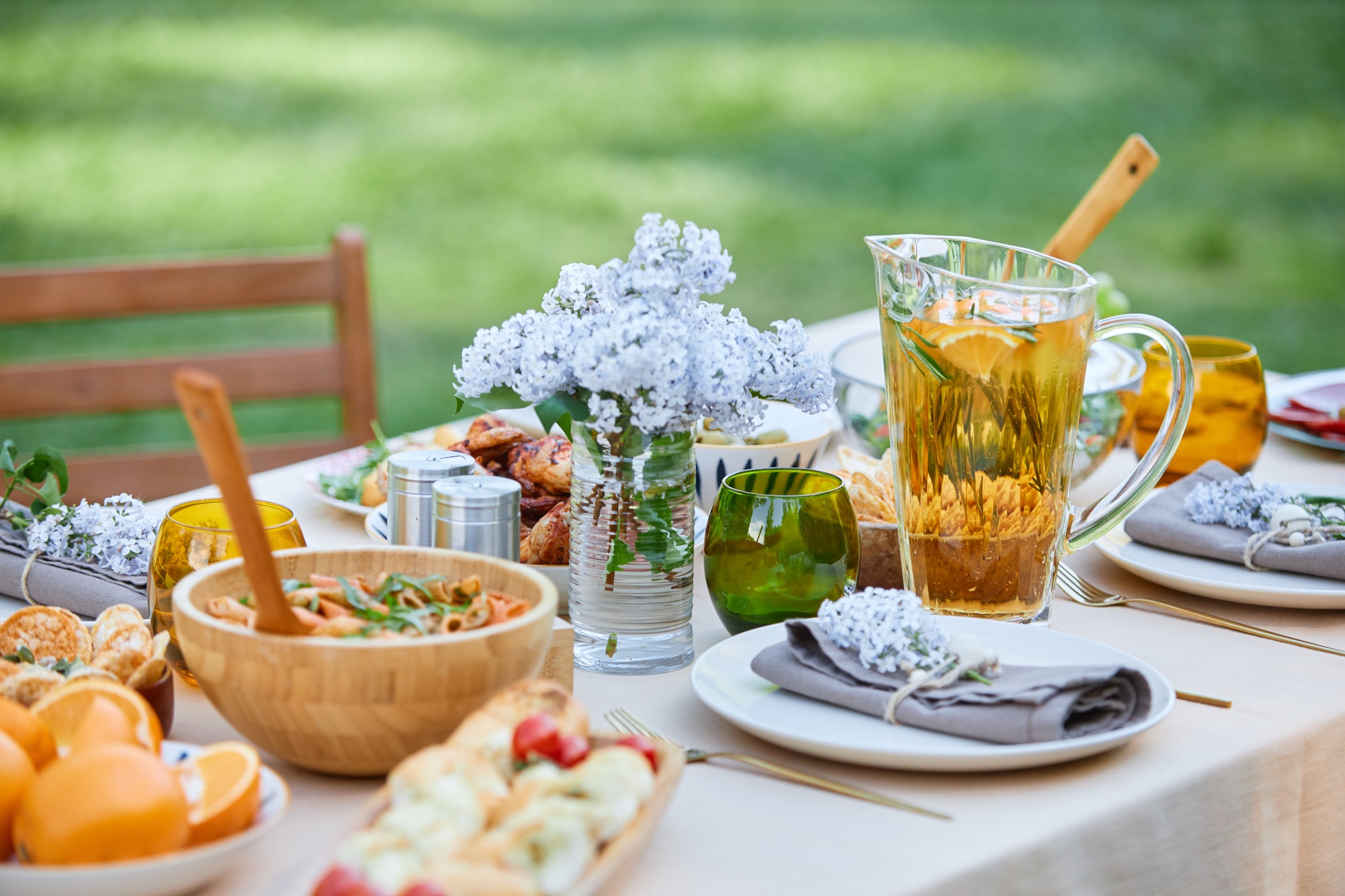 Creating Outdoor Table Set with Elegant Tableware